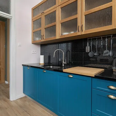 Charming With Desk In Downtown Cracow By Renters Apartment Krakow