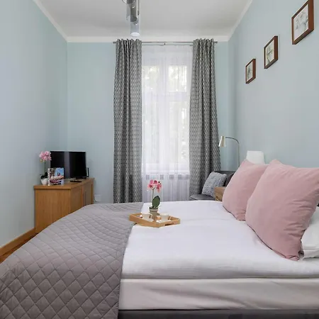 Charming With Desk In Downtown Cracow By Renters Apartment Krakow