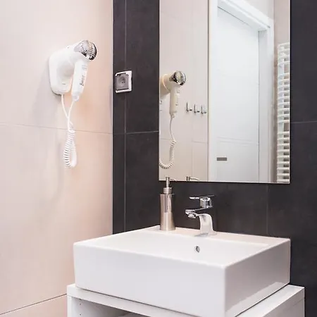 Krakow B&B شقة فندقية