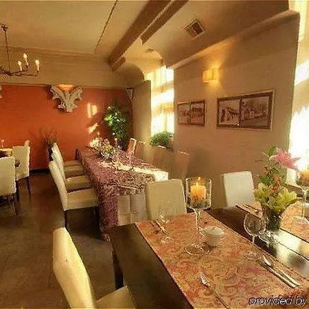 Ester Hotel