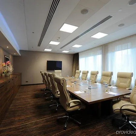 Hilton Garden Hotel 4*