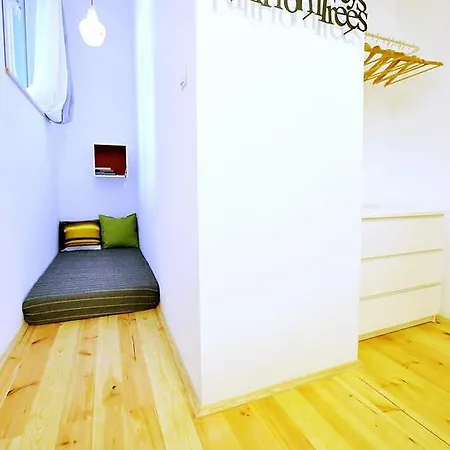 Eszeweria Apartment *