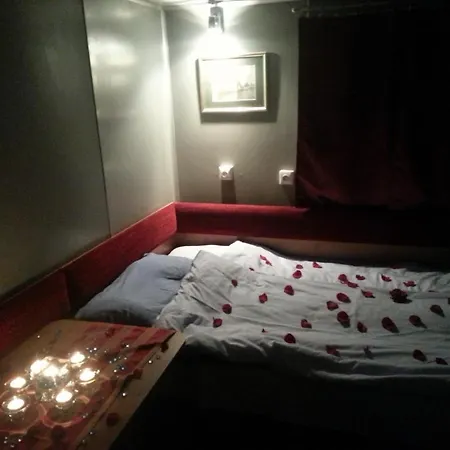 Hotel na wodzie Barka Basia *