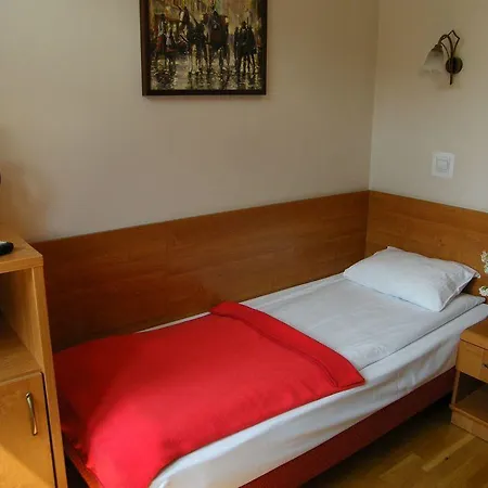 Kajzer Apart Otel 2*