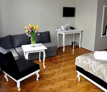 Leone Aparthotel 3*