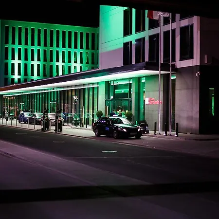 Hilton Garden Airport Otel 4*