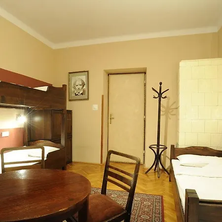 Deco Hostel *