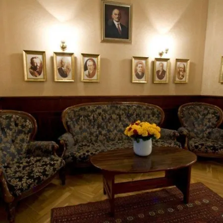 H15 Francuski Old Town - Destigo