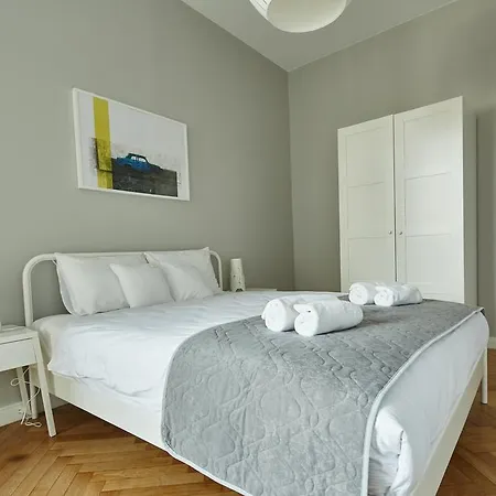 Playroom Aparthotel *