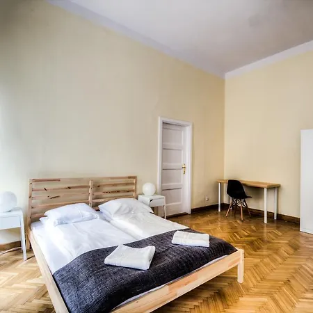 Michalowskiego 11 *