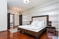 Hamilton Royal Apartment *