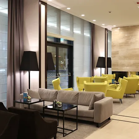 Hilton Garden Airport 4*