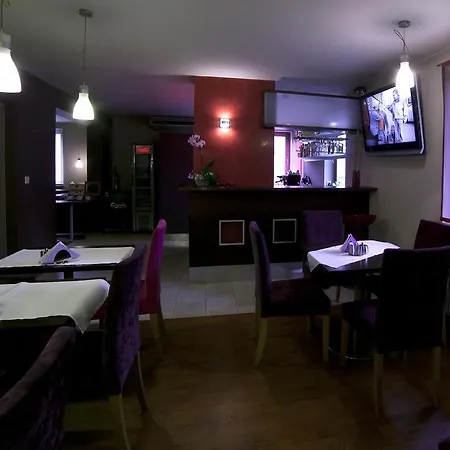 Neohotel Airport Motel 4*
