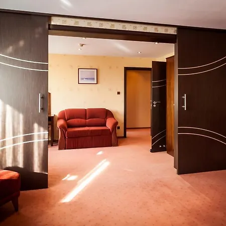 Alf Hotel 2*