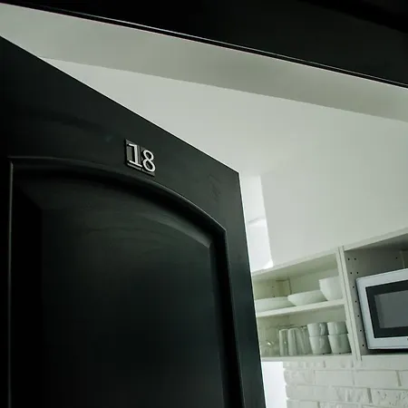 Aparthotel Modern In Old City 3*