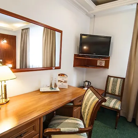 Hotel Artur 3*