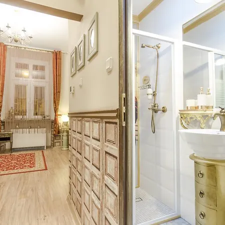 Scarlett Apartment *