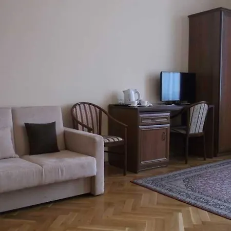 Basztowa 3*