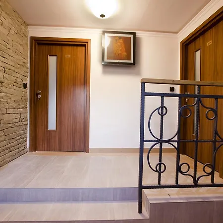 W Palacu Aparthotel