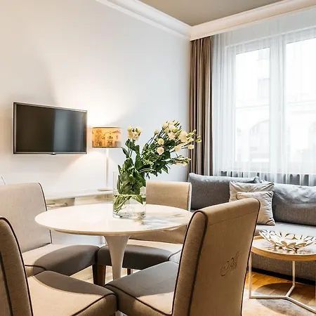 Avanti Aparthotel *