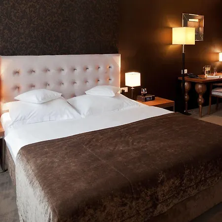 Unicus Old Town - Destigo Hotel