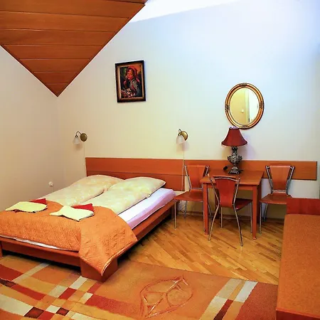 Golden Lion Guest Szewska 19 Aparthotel