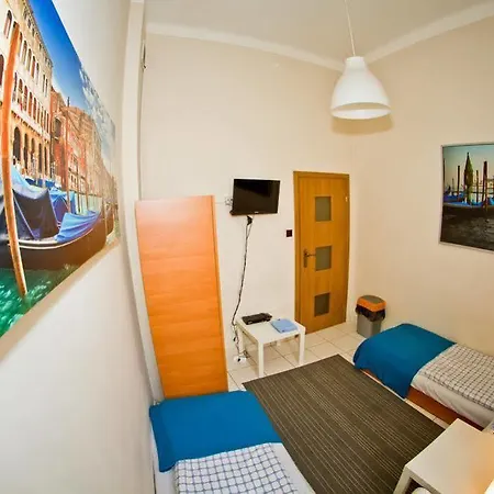 B Movie Guest Homestay *