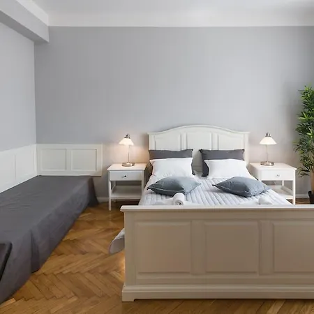 Florianska Deluxe With Air Condition Apartment
