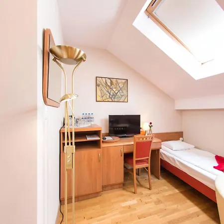 Kajzer Apart Otel 2*