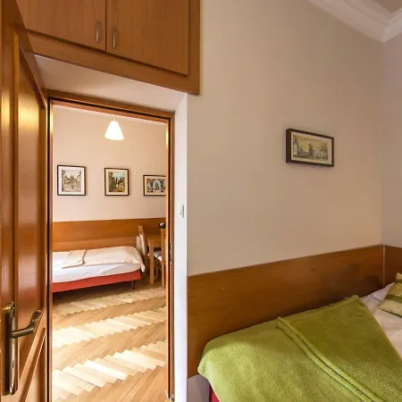 Apart Otel Kajzer 2*