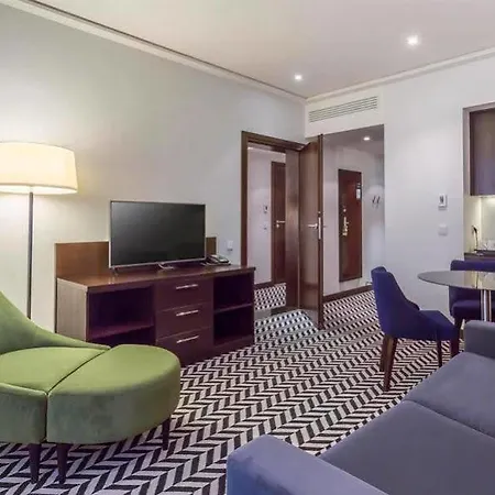 Hilton Garden Airport Otel 4*