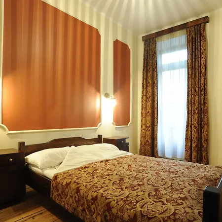 Deco Hostel *