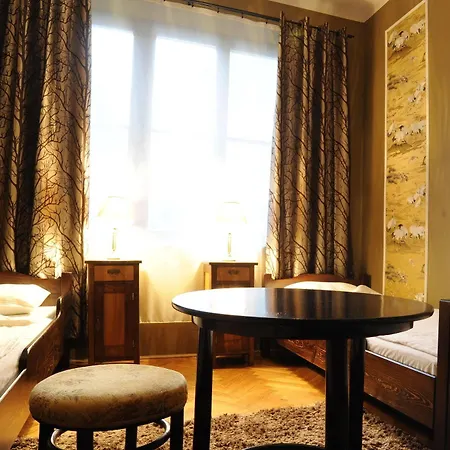 Deco Hostel *