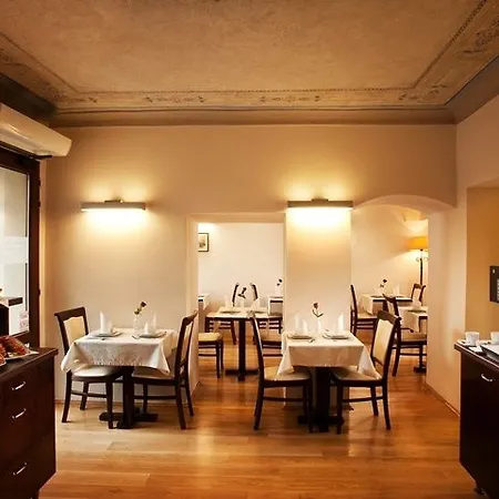 Santi Hotel 4*