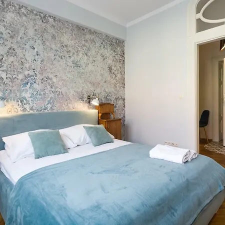 Bonjour Apart Old Town Apartment