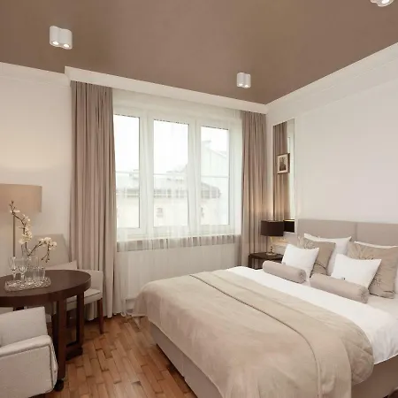 Aparthotel Avanti *
