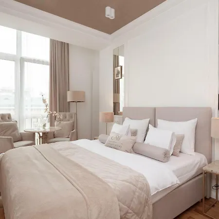 Aparthotel Avanti *