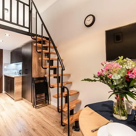 Lubomirskiego 23 - Great Location, 10 Min To Main Square By Foot, Right Next To Main Rail And Bus Station * Krakov