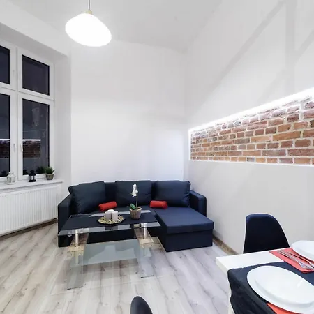 2 Nights - Great Location, Right Next To Main Rail And Bus Station, 10 Min To Main Square By Foot 3* Kraków