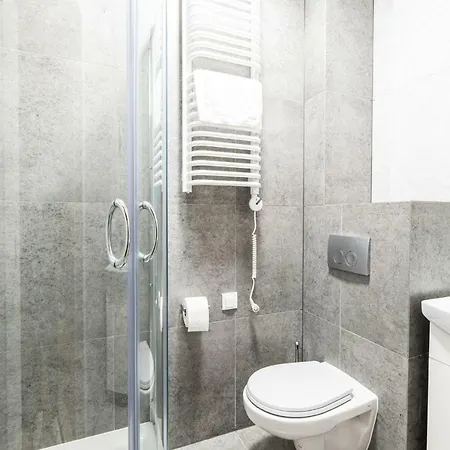 Lubomirskiego 23 - Great Location, 10 Min To Main Square By Foot, Right Next To Main Rail And Bus Station Krakov