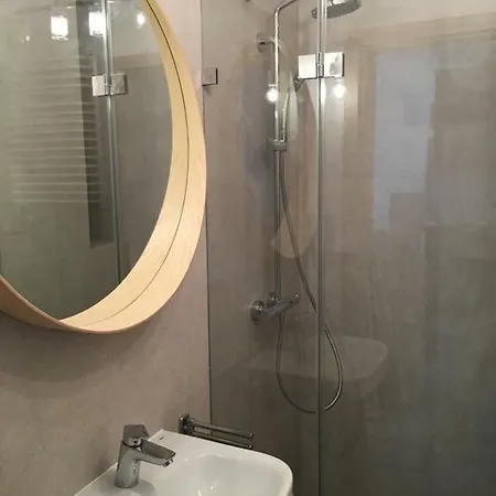 Shoq With Private Parking Apartamento Cracovia