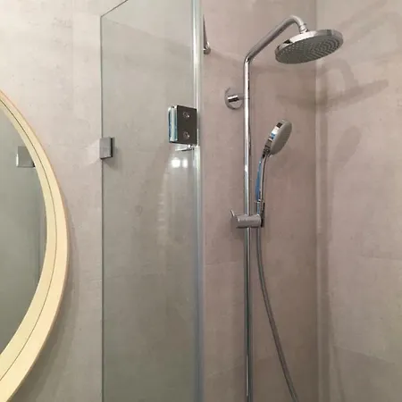 Shoq With Private Parking Apartamento *