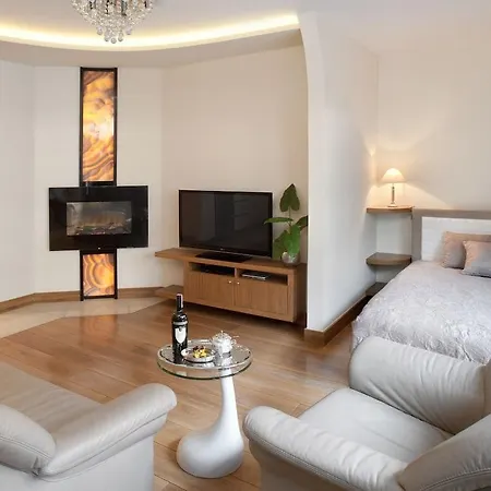Aparthotel Parkside Old Town 3*