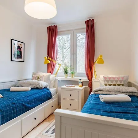 White Beds - For 6 People In The Center Apartment *