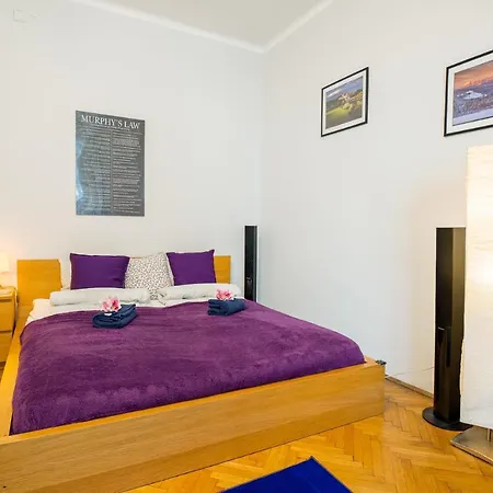 Apartment Kings Neighbor. 600 Meters From Castle *