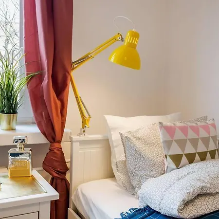 White Beds - For 6 People In The Center Apartment *