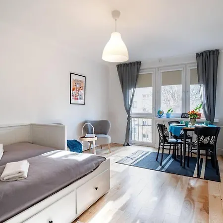 White Beds - For 6 People In The Center