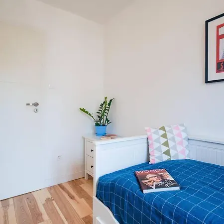 White Beds - For 6 People In The Center *