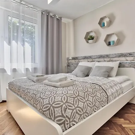Apartment Tyzenhauz Economy Krakow
