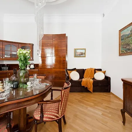 Cracovian By Loft Affair *